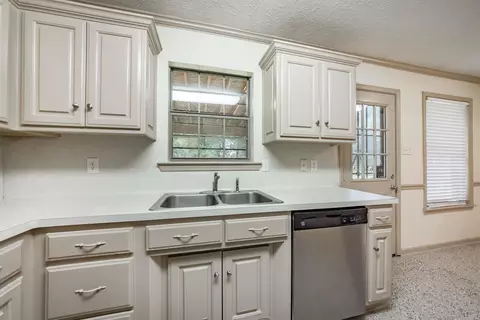 Kitchen - 1610 Cajun Cv, Cabot, AR 72023 photo 2 of 3