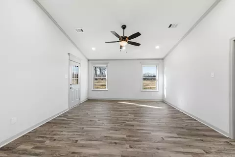 Living - 716 Moon Rd, Ward, AR 72176 photo 4 of 5