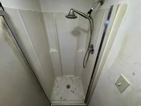 Bath - 13938 E Polk Rd, Alexander, AR 72002 photo 2 of 2