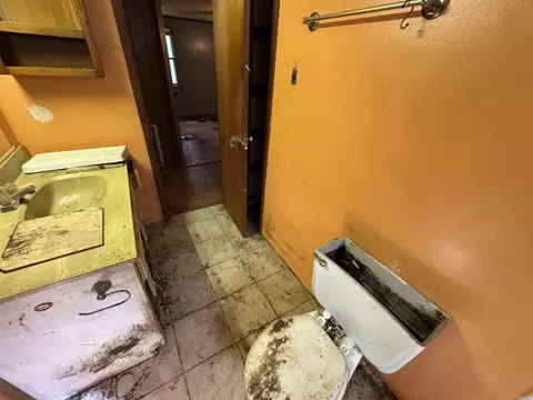 Bath - 13938 E Polk Rd, Alexander, AR 72002 photo 1 of 2