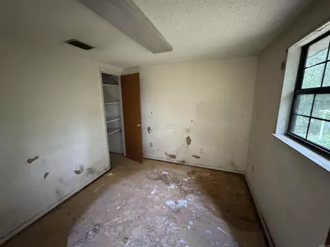 Bedroom - 13938 E Polk Rd, Alexander, AR 72002 photo 3 of 4