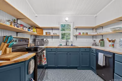 Kitchen - 400 Aden Ave, Haskell, AR 72015 photo 3 of 4