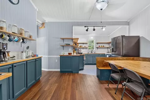 Kitchen - 400 Aden Ave, Haskell, AR 72015 photo 1 of 4