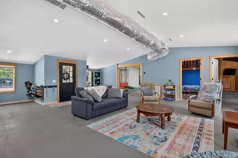 Living - 400 Aden Ave, Haskell, AR 72015 photo 1 of 2