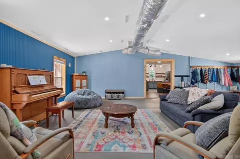 Living - 400 Aden Ave, Haskell, AR 72015 photo 2 of 2