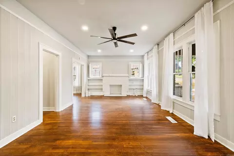Living - 225 E Conway St, Benton, AR 72015 photo 4 of 12