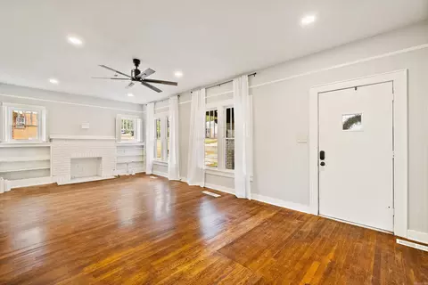 Living - 225 E Conway St, Benton, AR 72015 photo 2 of 12