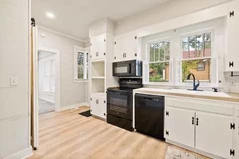 Kitchen - 225 E Conway St, Benton, AR 72015 photo 5 of 5