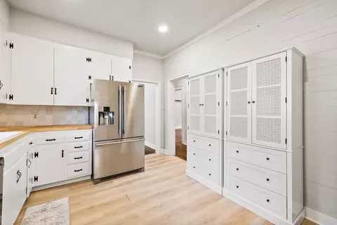 Kitchen - 225 E Conway St, Benton, AR 72015 photo 3 of 5