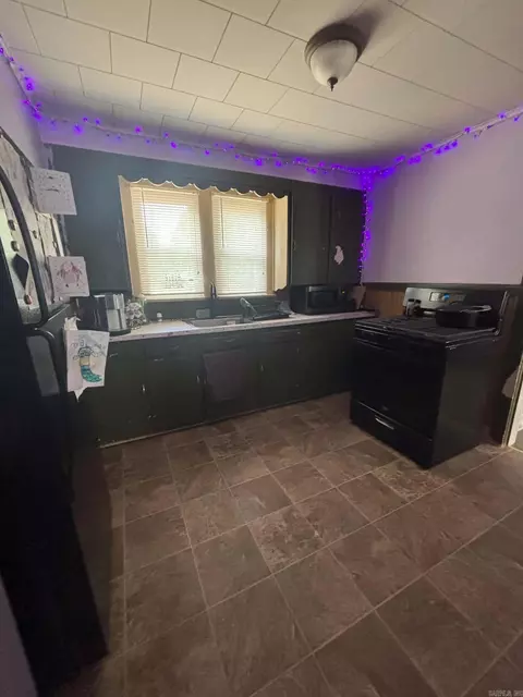Kitchen - 802 W 3rd St, Rector, AR 72461 photo 1 of 1