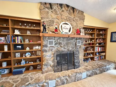 Living - 8408 Griggs Rd, Pine Bluff, AR 71603 photo 3 of 4