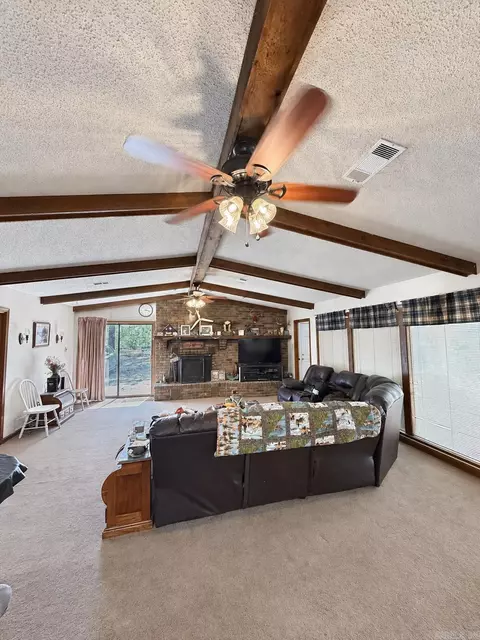 Living - 8408 Griggs Rd, Pine Bluff, AR 71603 photo 2 of 4