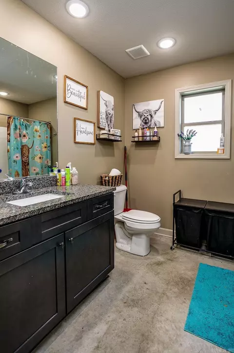 Bath - 316 Stella Dr, Bono, AR 72416 photo 1 of 3
