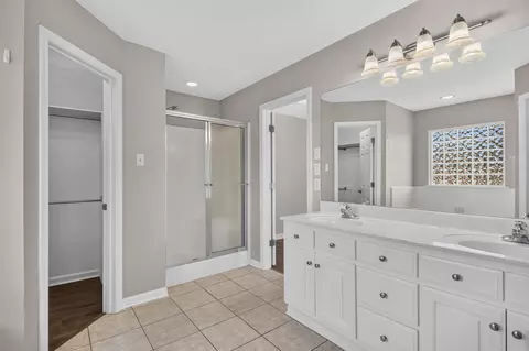 Bath - 3409 N Ridge Dr, Jacksonville, AR 72076 photo 1 of 4
