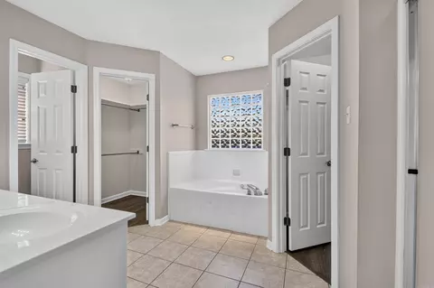 Bath - 3409 N Ridge Dr, Jacksonville, AR 72076 photo 2 of 4