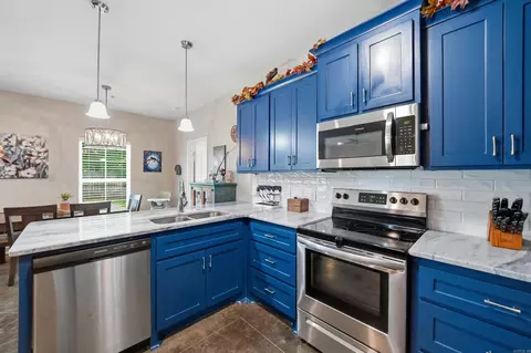 Kitchen - 1430 E Siebenmorgen, Conway, AR 72034 photo 1 of 5