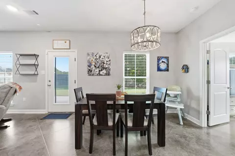 Dining - 1430 E Siebenmorgen, Conway, AR 72034 photo 1 of 2