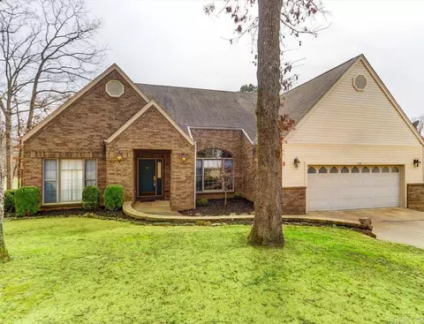 120 Pineapple Dr, Hot Springs, AR 71913