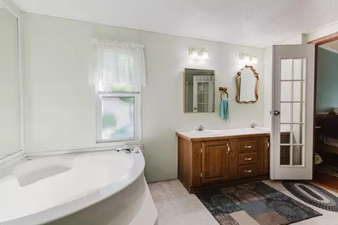 Bath - 504 Howel Rd, Ward, AR 72176 photo 4 of 7
