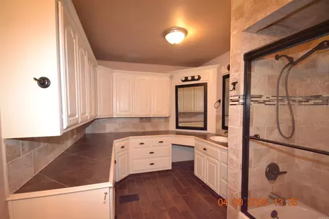 Bath - 1524 Morning Glory Ln, Bryant, AR 72103 photo 5 of 7