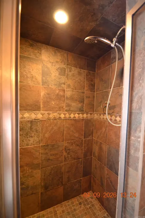 Bath - 1524 Morning Glory Ln, Bryant, AR 72103 photo 2 of 7