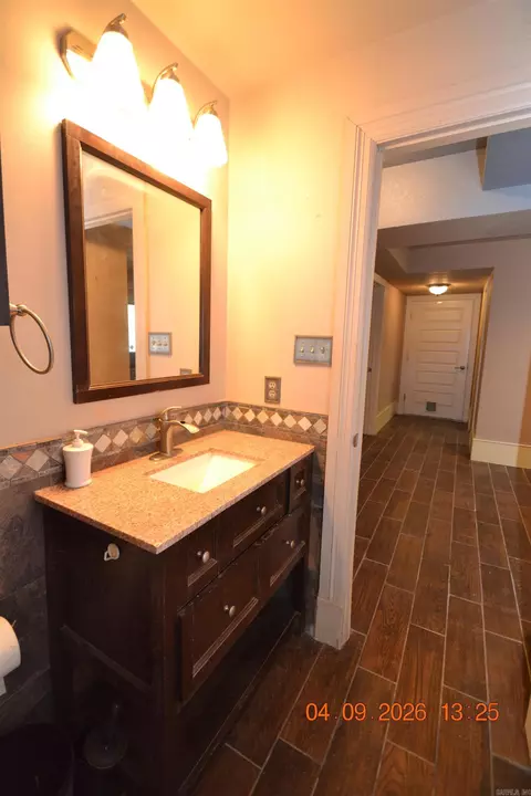 Bath - 1524 Morning Glory Ln, Bryant, AR 72103 photo 3 of 7