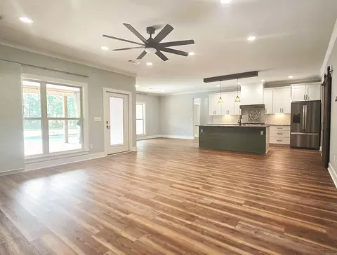 Living - 664 Hiram, Bauxite, AR 72011 photo 2 of 3