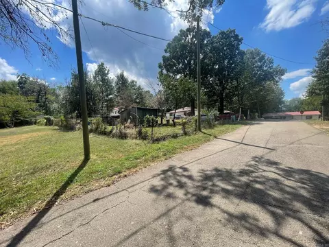 Exterior - 1118 N Pine St, De Queen, AR 71832 photo 4 of 11