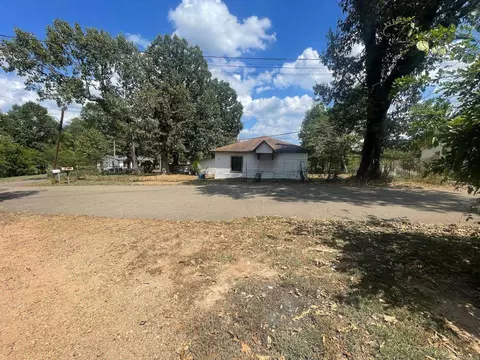 Exterior - 1118 N Pine St, De Queen, AR 71832 photo 10 of 11