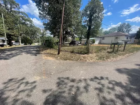 Exterior - 1118 N Pine St, De Queen, AR 71832 photo 3 of 11