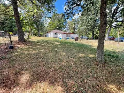 Exterior - 1118 N Pine St, De Queen, AR 71832 photo 8 of 11