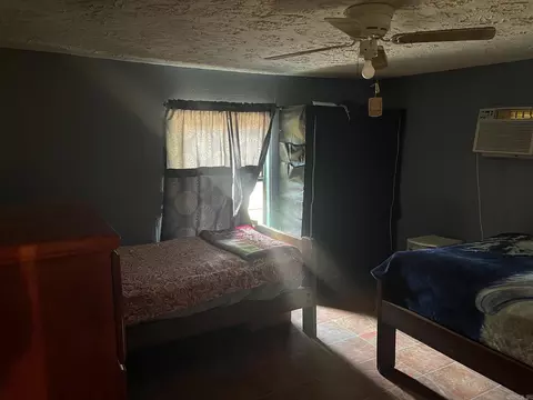 Bedroom - 1118 N Pine St, De Queen, AR 71832 photo 3 of 4
