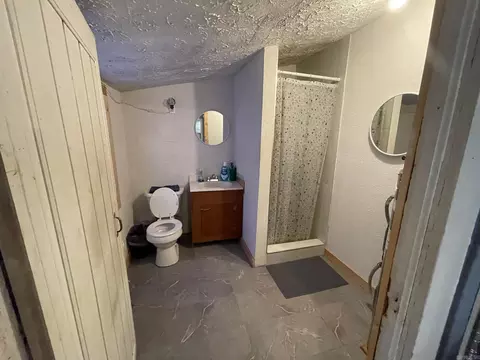 Bath - 1118 N Pine St, De Queen, AR 71832 photo 1 of 1