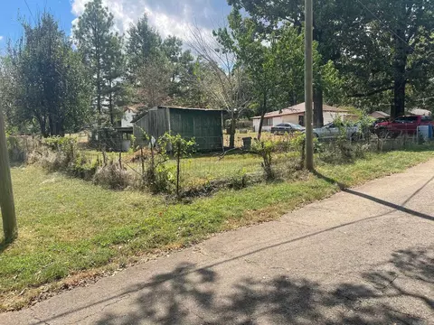 Exterior - 1118 N Pine St, De Queen, AR 71832 photo 5 of 11