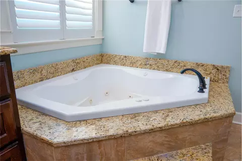 Bath - 2406 Ramond Ln, Bryant, AR 72022 photo 3 of 7
