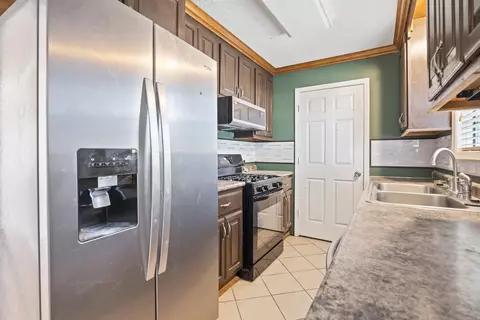 Kitchen - 409 Blanton St, Trumann, AR 72472 photo 2 of 2