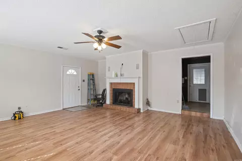 Living - 409 Blanton St, Trumann, AR 72472 photo 2 of 3