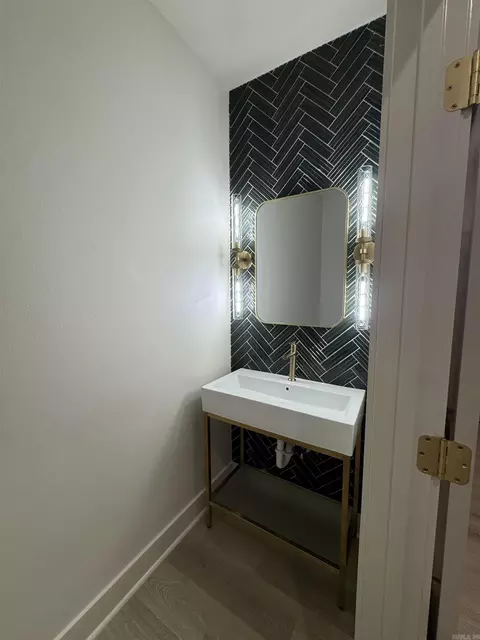 Bath - 27 Ravell Rd, Cabot, AR 72023 photo 1 of 8