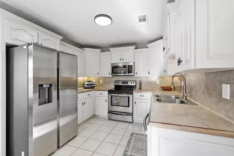 Kitchen - 15 Griffin St, Ward, AR 72176 photo 4 of 4
