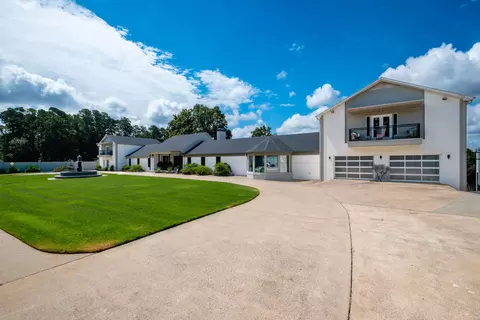 4 Robinwood Dr, Little Rock, AR 72227