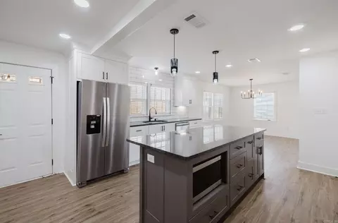 Kitchen - 213 E Narroway, Benton, AR 72015 photo 4 of 9