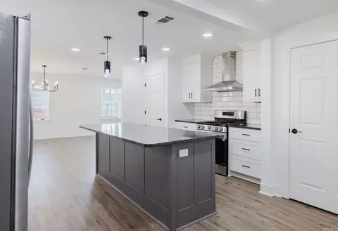 Kitchen - 213 E Narroway, Benton, AR 72015 photo 9 of 9