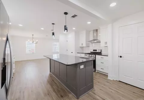 Kitchen - 213 E Narroway, Benton, AR 72015 photo 5 of 9