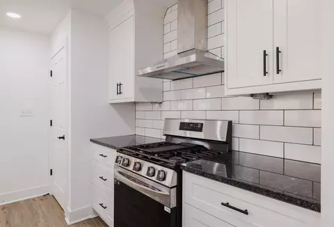 Kitchen - 213 E Narroway, Benton, AR 72015 photo 6 of 9