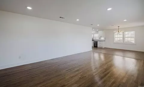Living - 213 E Narroway, Benton, AR 72015 photo 1 of 3
