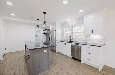 Kitchen - 213 E Narroway, Benton, AR 72015 photo 3 of 9