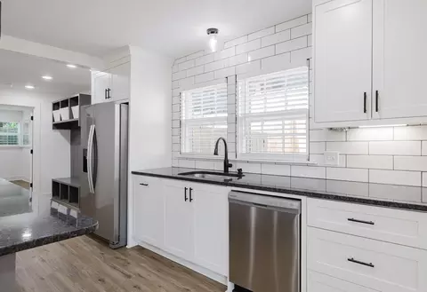 Kitchen - 213 E Narroway, Benton, AR 72015 photo 8 of 9