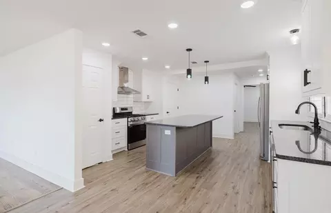 Kitchen - 213 E Narroway, Benton, AR 72015 photo 1 of 9