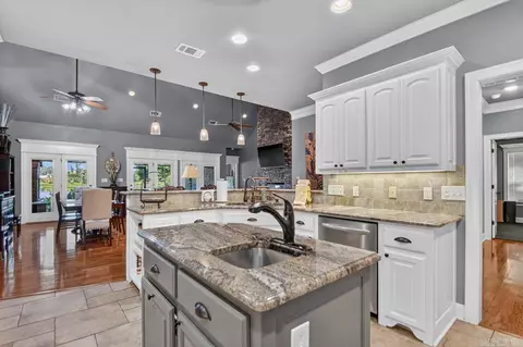 Kitchen - 7017 Worth Ave, Benton, AR 72019 photo 3 of 4