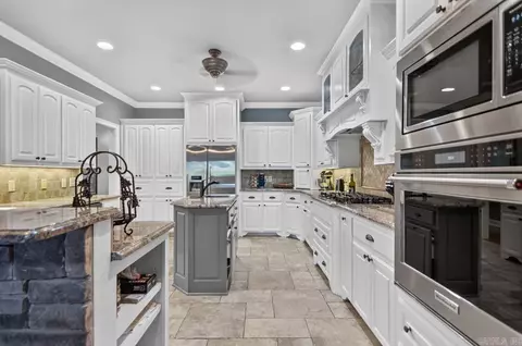 Kitchen - 7017 Worth Ave, Benton, AR 72019 photo 2 of 4